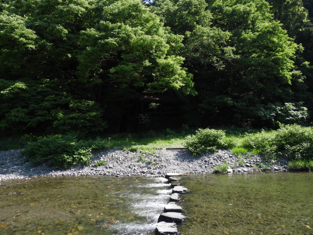 下里の滝（不動滝）へ続く道