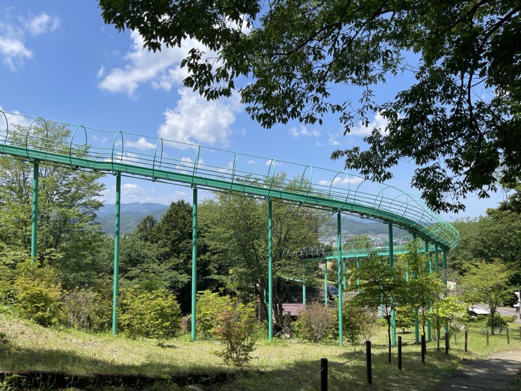 仙元山見晴らしの丘公園のローラーすべり台